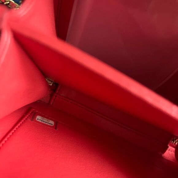 CHANEL Small Filigree Vanity Case Crossbody Bag - Picture 8 of 9